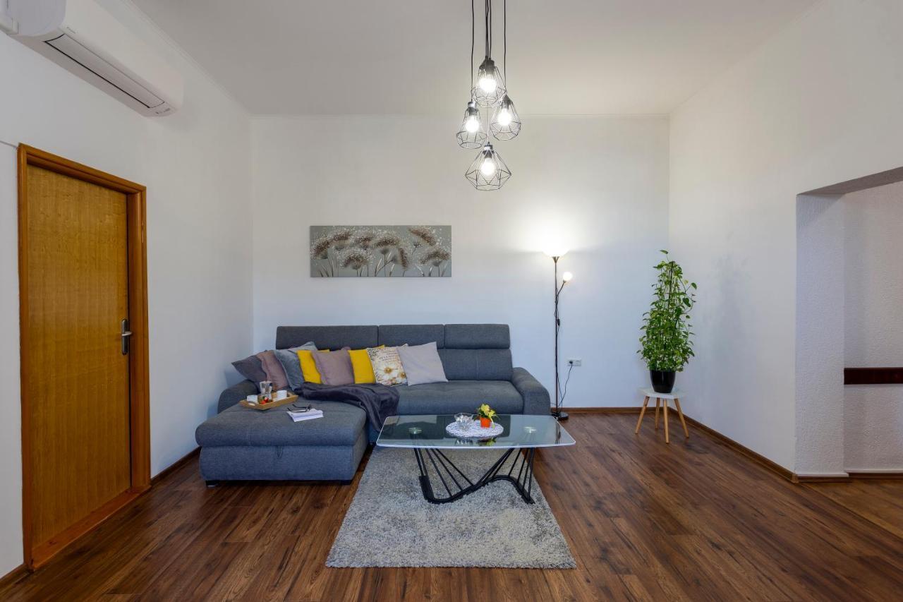 Apartman Lema Pula Exterior foto